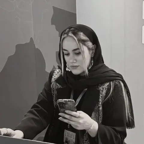 مهندس کوثر رضازاده تصویر مهندس کوثر رضازاده